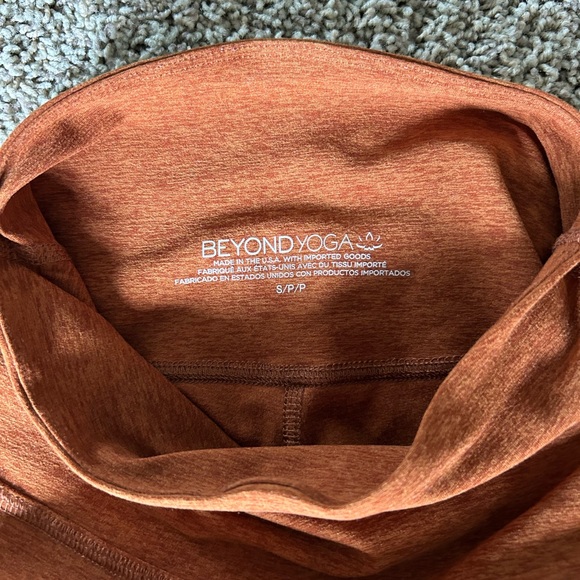 Beyond yoga spacedye caught in the midi legging - Picture 2 of 3